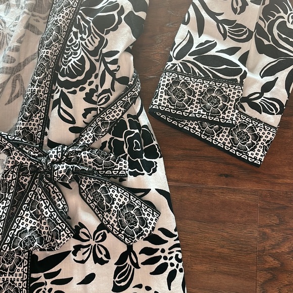 NEW Knox Rose Kimono - Picture 3 of 4